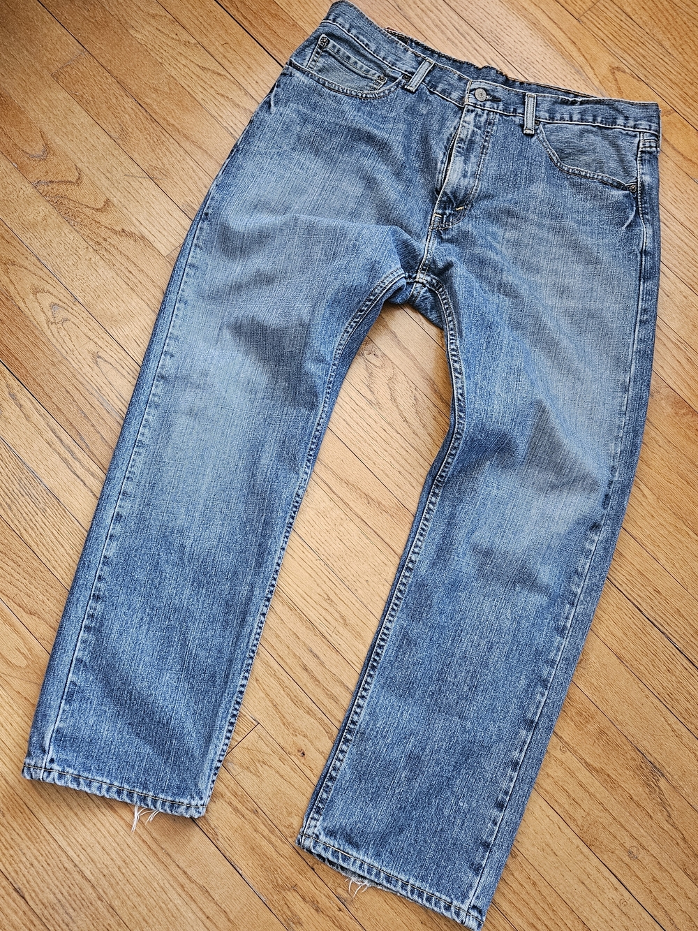 Classic Men's Levis 505 Blue Denim Jeans - Straight Fit 36x30